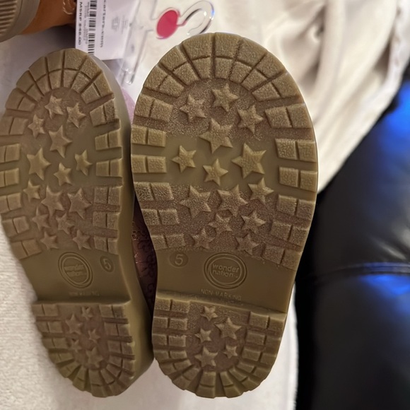 Girls two little boots new condition size 5 - Picture 8 of 11